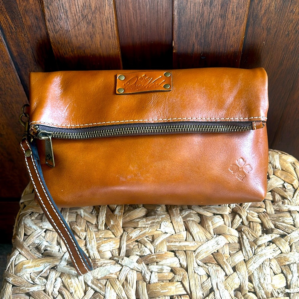 Patricia Nash VALERIE, Fold-over Wristlet/Clutch Leather-Tan